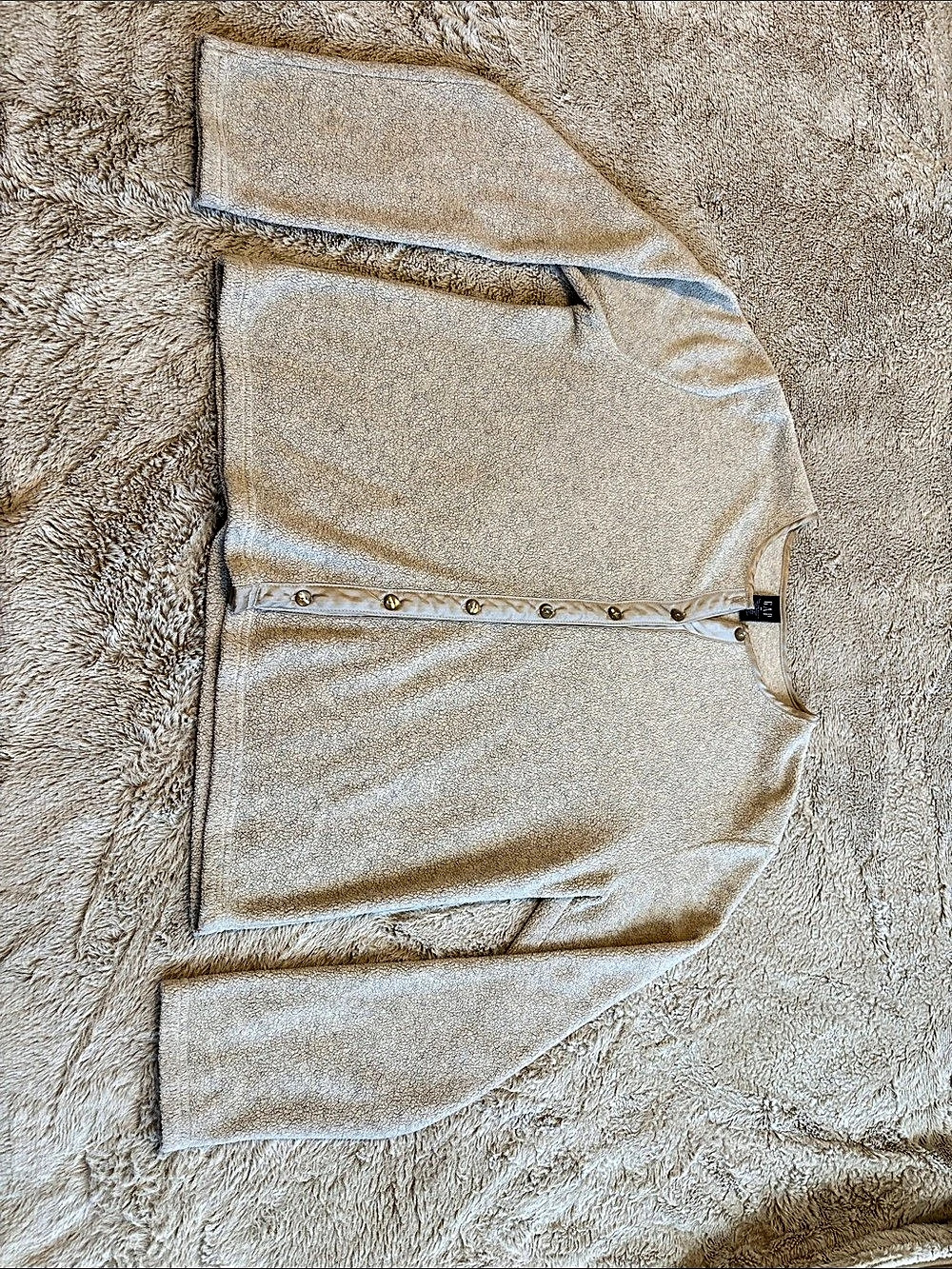 Have fleece long sleeve shirt Size Medium Like New